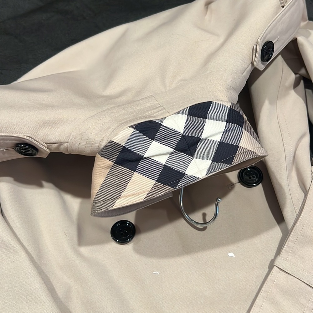 SOLD!! Authentic Burberry harbourne trench coat size 4 - Picture 7 of 14